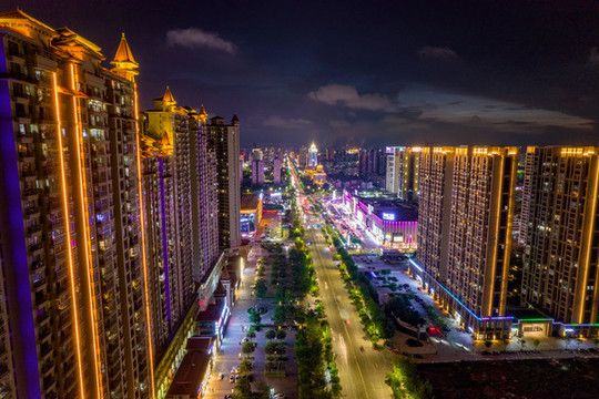 夜晚的油城十路東匯城路段航拍