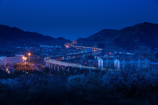 蛟龍出山