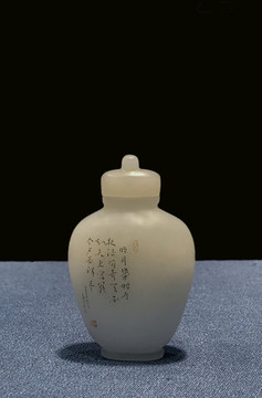 題古詩詞的和田玉鼻煙壺