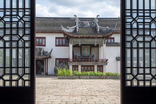 古典園林門(mén)框景觀