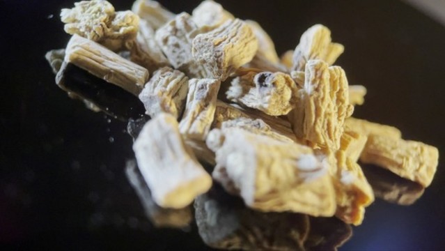 旋轉(zhuǎn)拍攝中藥材黨參