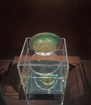 鎏金花鳥紋銀碗