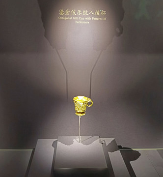 鎏金伎樂紋八棱杯