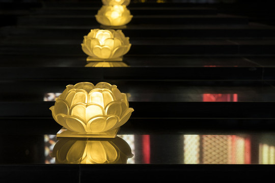 南京大報恩寺蓮花造型佛燈