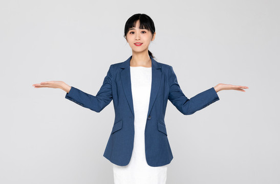 穿正裝的亞洲職業(yè)女性