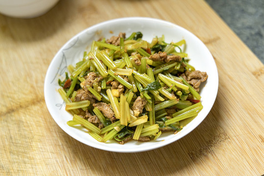 芹菜肉絲