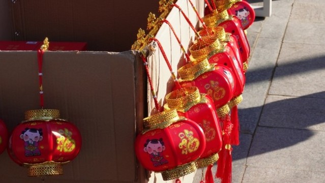 春節(jié)逛大集紅燈籠喜慶節(jié)日氣氛