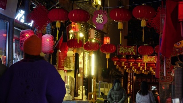 后海煙袋斜街夜景游客
