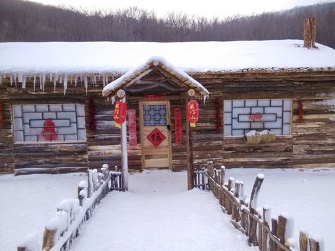 柴屋積雪風打籬
