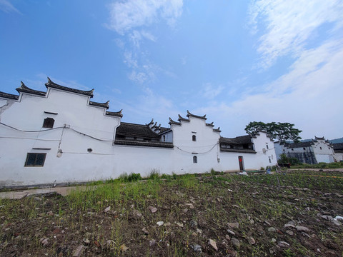 白墻灰瓦