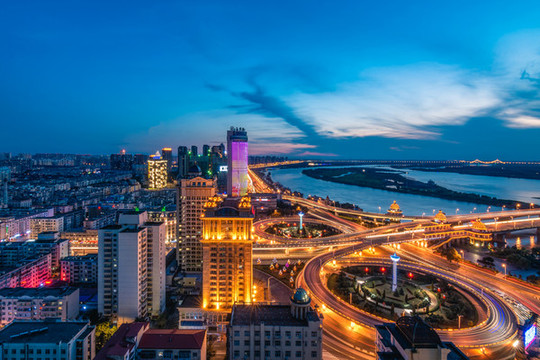 哈爾濱松花江公路大橋風光