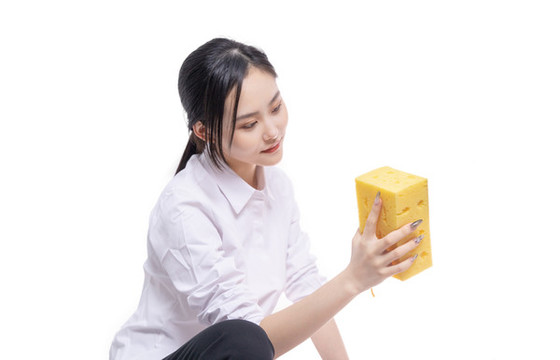 打掃衛(wèi)生的亞洲女性