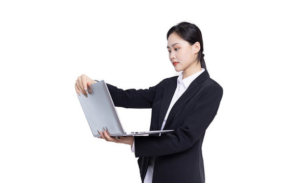 商務(wù)女性手持筆記本電腦