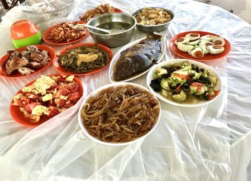一桌菜肴等誰來