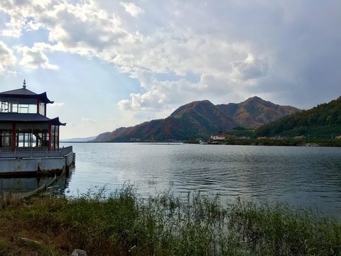 江亭山遠秋色明