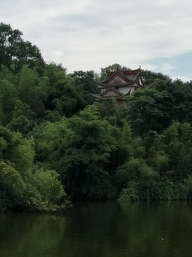 江岸隱寺