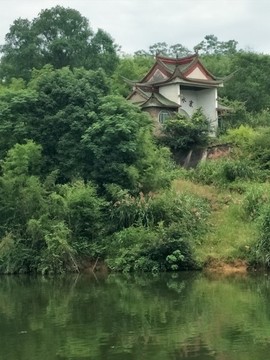 江岸古建筑