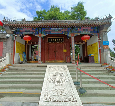 戒臺寺大門