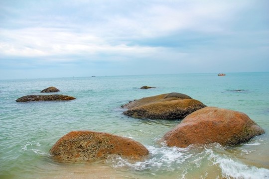 海邊礁石