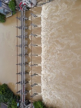 水電站泄洪