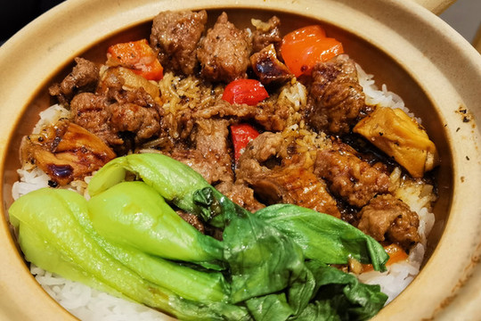 牛肉煲仔飯
