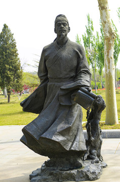 馬致遠(yuǎn)雕像