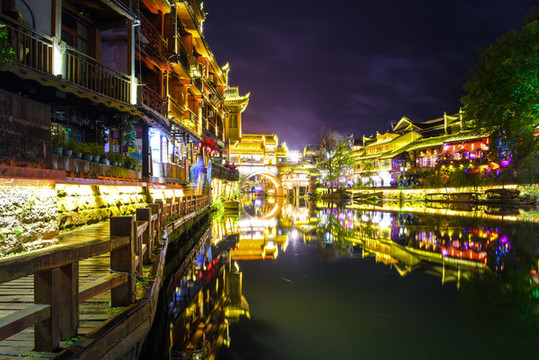 鳳凰古城沱江夜景