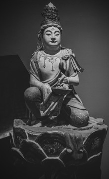 佛光寺東大殿主尊佛前供菩薩