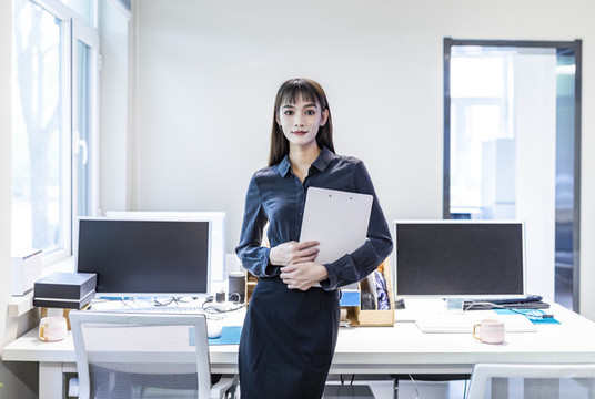 辦公室里的商務女性