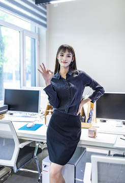 辦公室里的商務(wù)女性