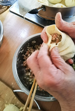 蒸包子