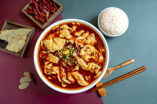 水煮雞肉配米飯