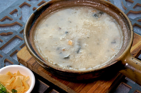 菜干淡菜燒骨粥