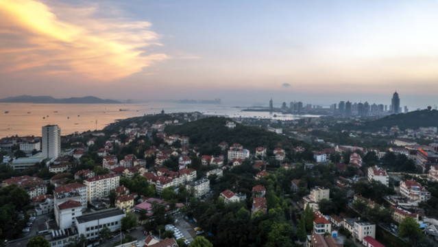航拍青島灣區(qū)建筑景觀