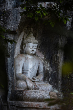 石塑佛像特寫照片