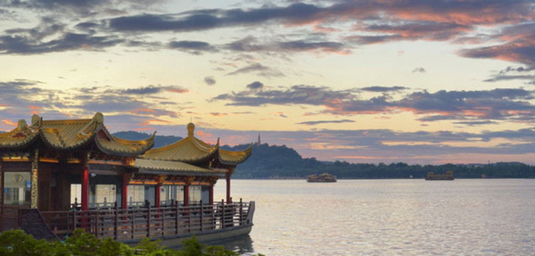 杭州西湖的古船景觀