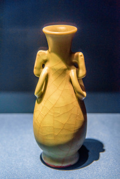 南京博物院元代青釉雙環(huán)耳瓷瓶
