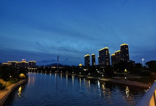 奉化江邊