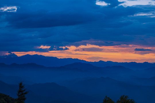 遠(yuǎn)山