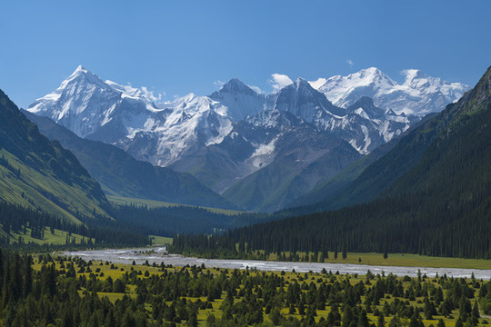崇山峻嶺