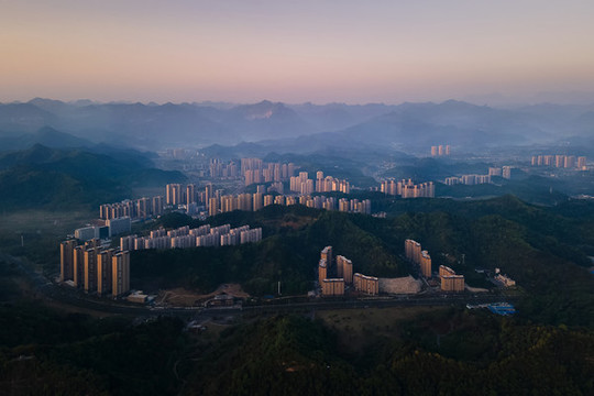 霧中山城
