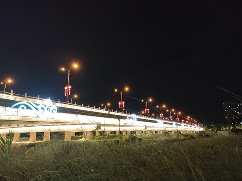 夜晚大橋