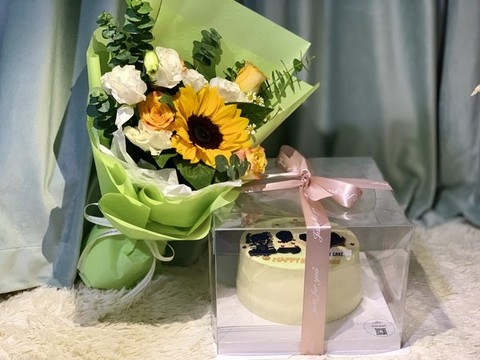 生日蛋糕與花束