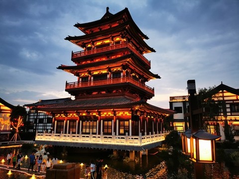 中式塔樓夜景
