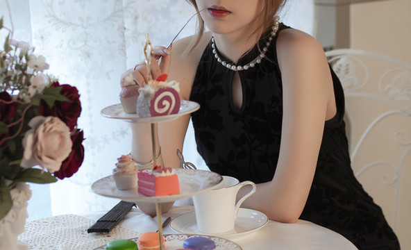 室內女子
