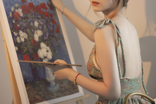 室內(nèi)女子