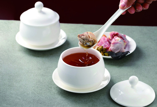 石斛花旗參燉老雞湯