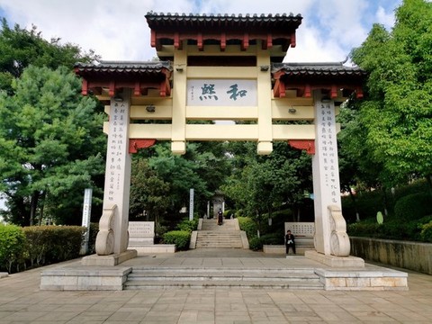 現(xiàn)代中式牌坊