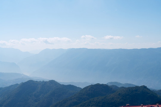 群山起伏的巫山山脈