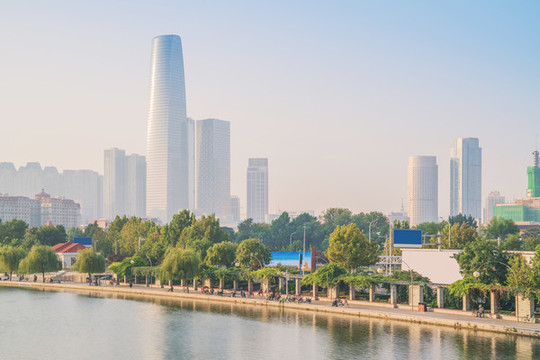 天津城市天際線和海河上的橋梁